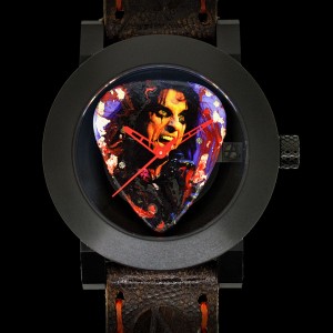 ArtyA Guitar Pick watch Be Kissed1