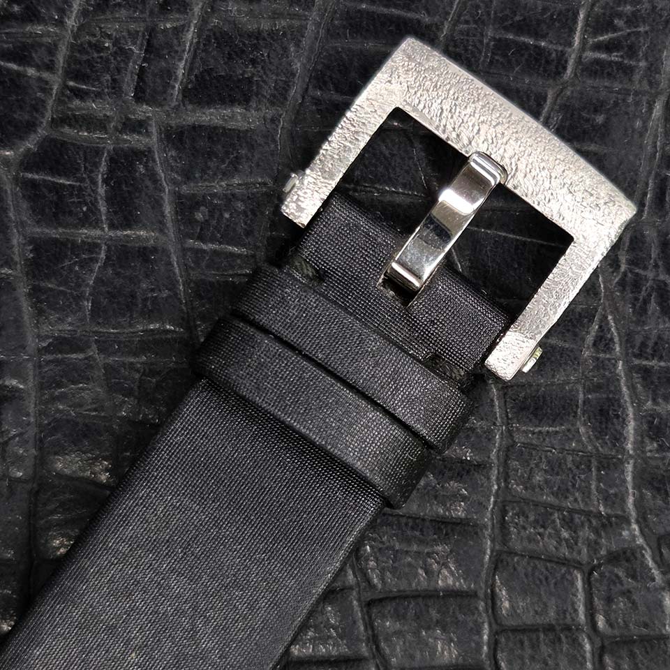 尾錠のハンマー加工