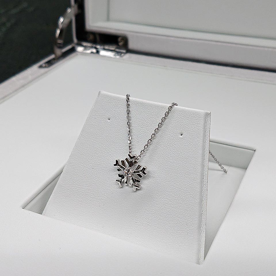 ArtyA Jewelry Snowflake Necklace