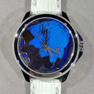 白いクロコダイルベルトの腕時計